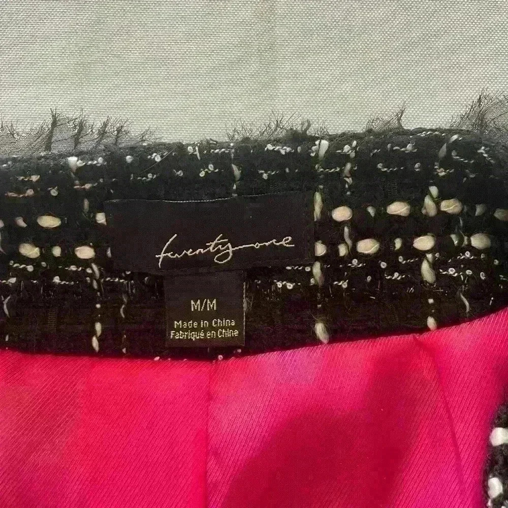 TWENTYONE Size Medium Cute Coco Channel look. Crop Jacket - Picture 5 of 10